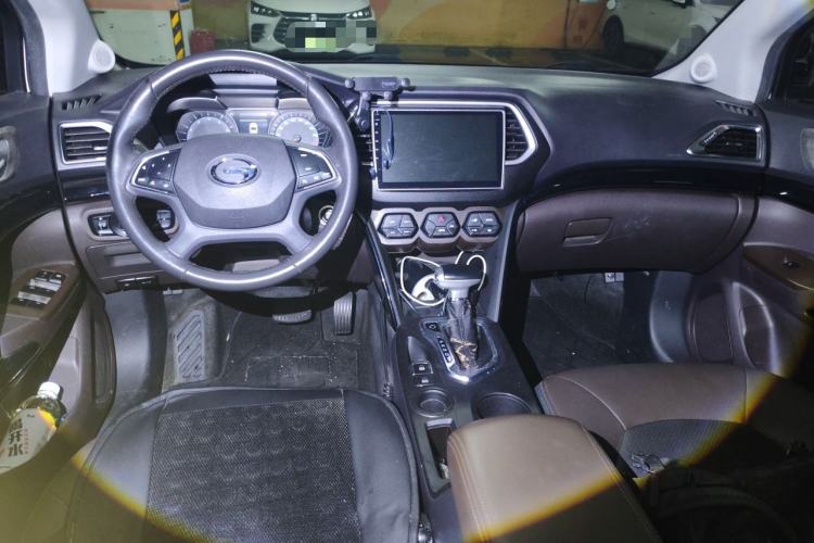 Used GAC Trumpchi GS4 2017 235T G-DCT Two-Wheel Drive Luxury Edition Center Console