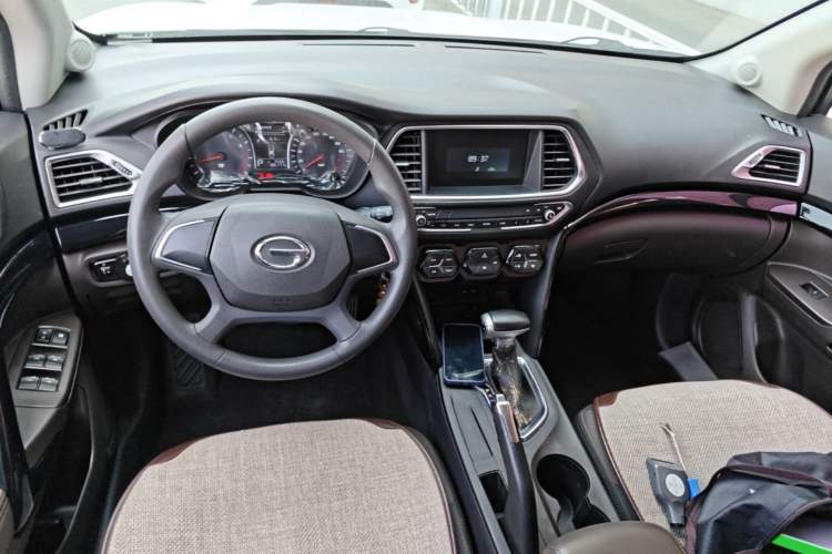 Used GAC Trumpchi GS4 2017 200T G-DCT Two-Wheel Drive Comfort Edition Center Console