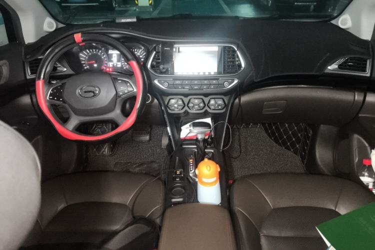 Used GAC Trumpchi GS4 2017 235T Automatic Two-Wheel Drive Luxury Smart Connectivity Version Center Console