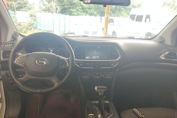 Used GAC Trumpchi GS4 2017 235T Automatic Two-Wheel Drive Luxury Smart Connectivity Version Center Console