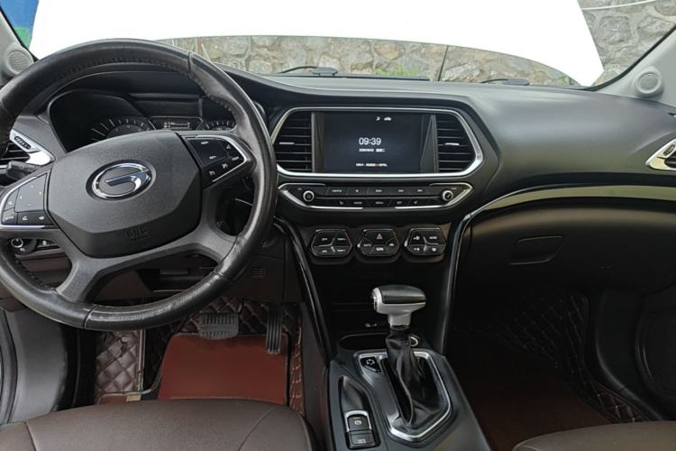 Used GAC Trumpchi GS4 2017 235T Automatic Two-Wheel Drive Luxury Smart Connectivity Version Center Console