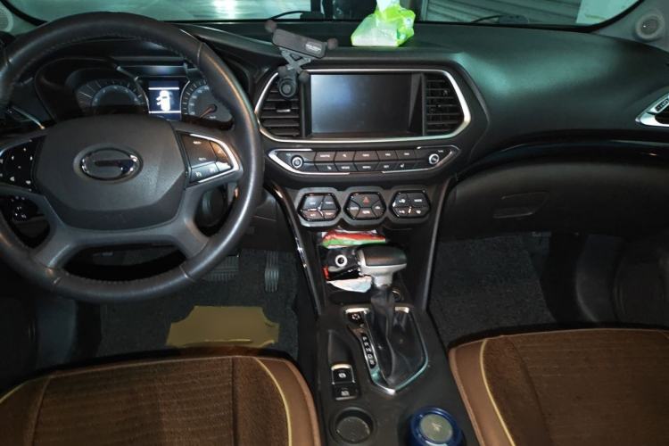 Used GAC Trumpchi GS4 2017 235T Automatic Two-Wheel Drive Luxury Smart Connectivity Version Center Console