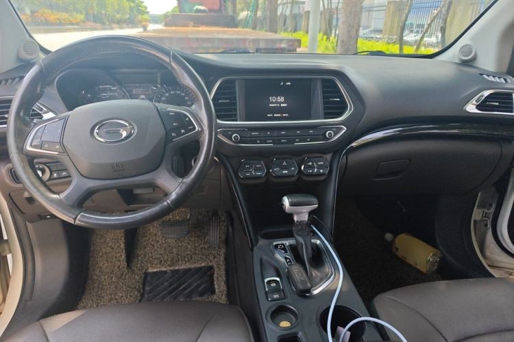 Used GAC Trumpchi GS4 2017 235T Automatic Two-Wheel Drive Luxury Smart Connectivity Version Center Console