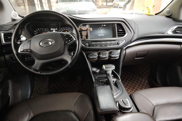 Used GAC Trumpchi GS4 2017 235T Automatic Two-Wheel Drive Luxury Smart Connectivity Version Center Console