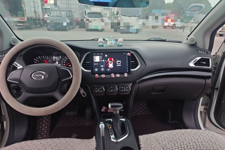 Used GAC Trumpchi GS4 2017 200T G-DCT Two-Wheel Drive Comfort Edition Center Console