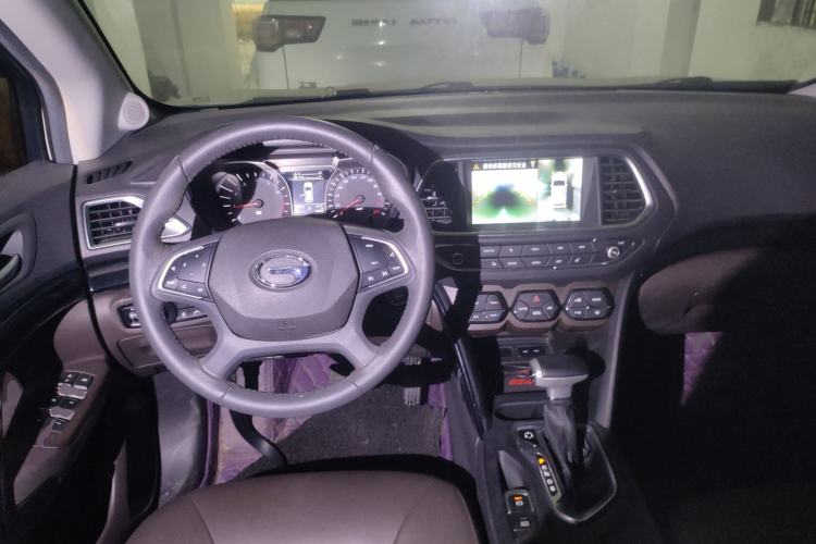 Used GAC Trumpchi GS4 2017 235T Automatic Two-Wheel Drive Luxury Smart Connectivity Version Center Console