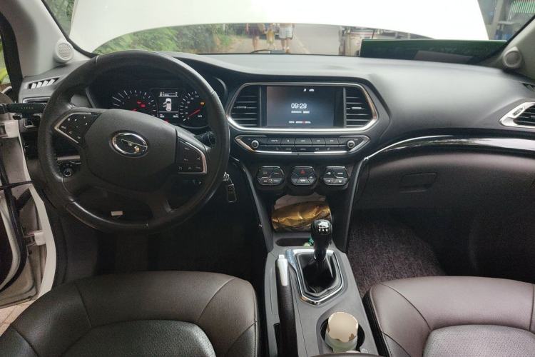 Used GAC Trumpchi GS4 2017 235T Manual Two-Wheel Drive Luxury Edition Center Console