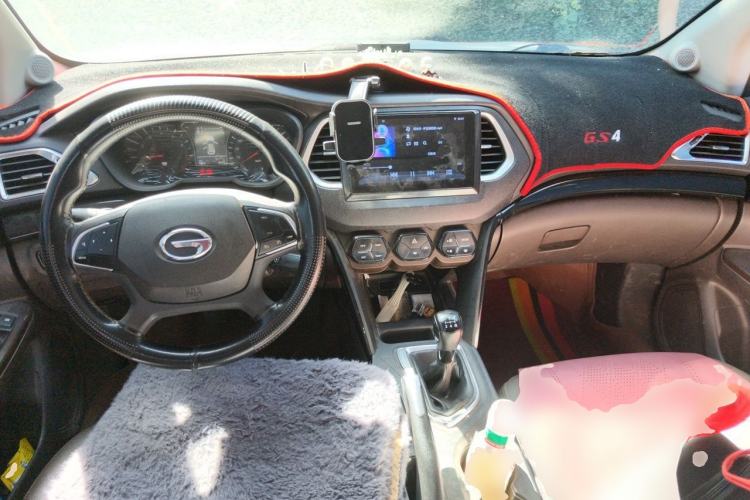 Used GAC Trumpchi GS4 2017 200T Manual Two-Wheel Drive Elite Edition Center Console