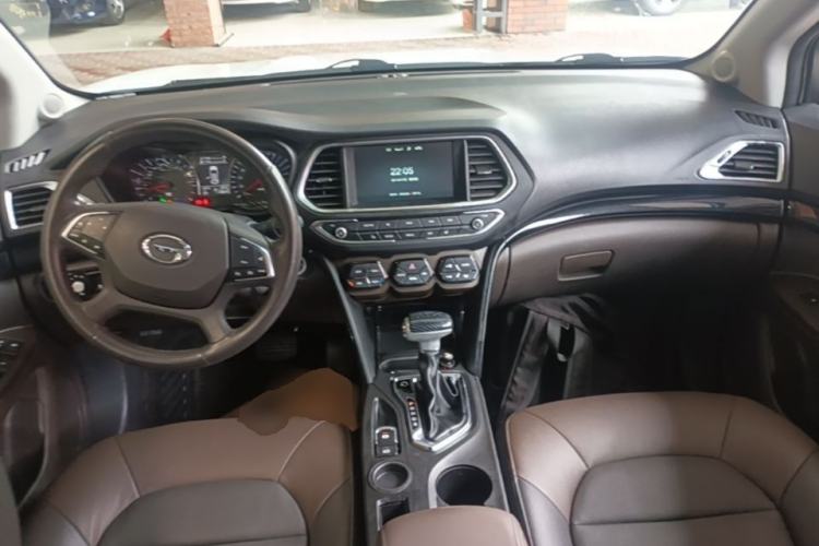 Used GAC Trumpchi GS4 2017 235T Automatic Two-Wheel Drive Luxury Smart Connectivity Version Center Console