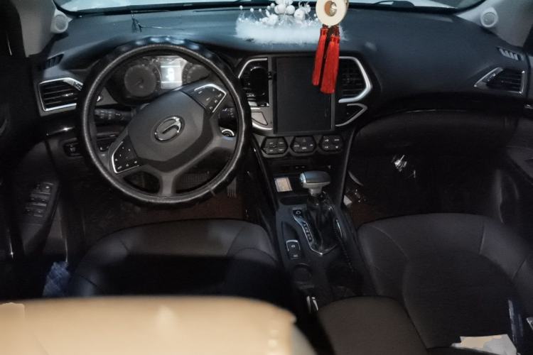 Used GAC Trumpchi GS4 2017 235T Automatic Two-Wheel Drive Luxury Smart Connectivity Version Center Console