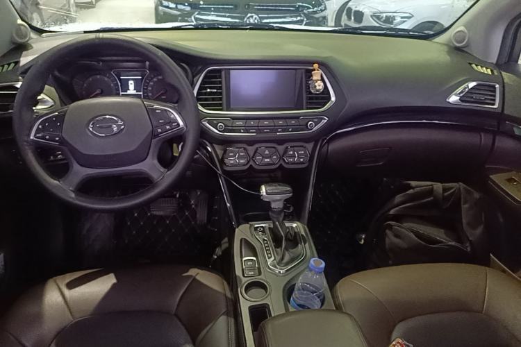 Used GAC Trumpchi GS4 2017 235T Automatic Two-Wheel Drive Luxury Smart Connectivity Version Center Console