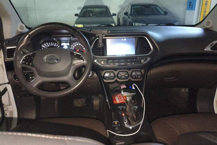 Used GAC Trumpchi GS4 2017 235T G-DCT Two-Wheel Drive Luxury Edition Center Console
