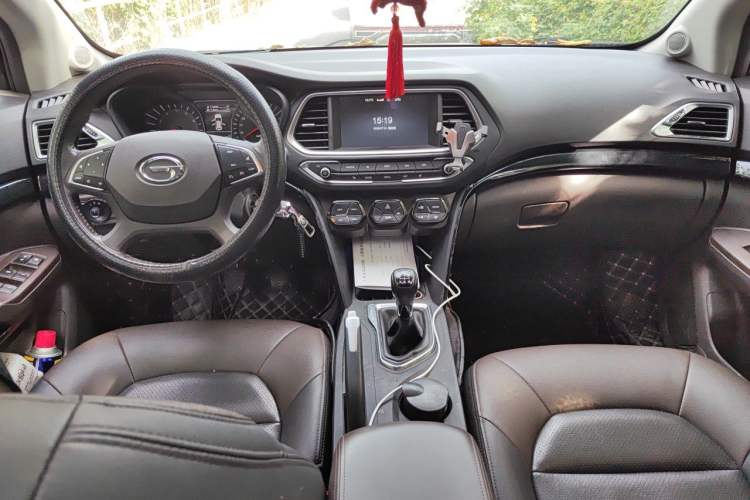 Used GAC Trumpchi GS4 2017 235T Manual Two-Wheel Drive Luxury Edition Center Console
