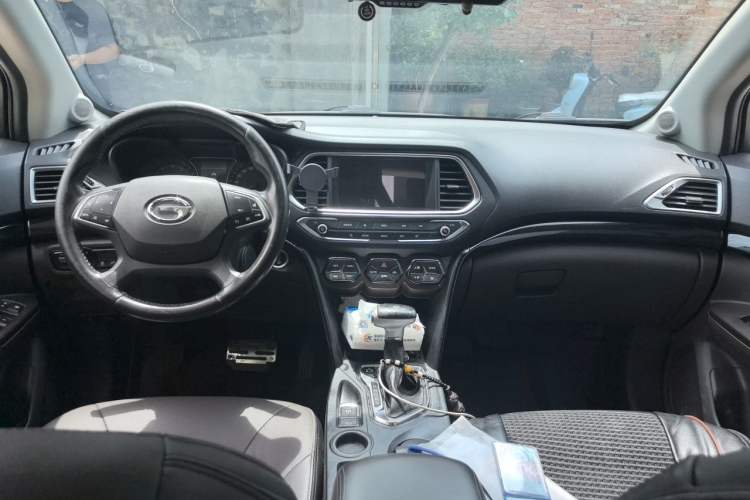 Used GAC Trumpchi GS4 2017 235T Automatic Two-Wheel Drive Luxury Smart Connectivity Version Center Console