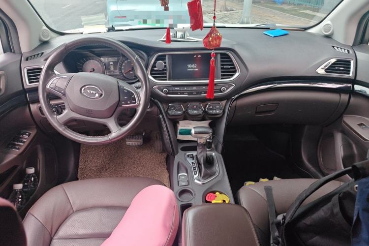 Used GAC Trumpchi GS4 2017 235T Automatic Two-Wheel Drive Luxury Smart Connectivity Version Center Console
