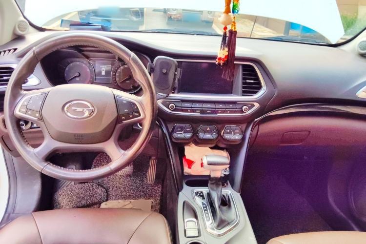 Used GAC Trumpchi GS4 2017 235T Automatic Two-Wheel Drive Luxury Smart Connectivity Version Center Console