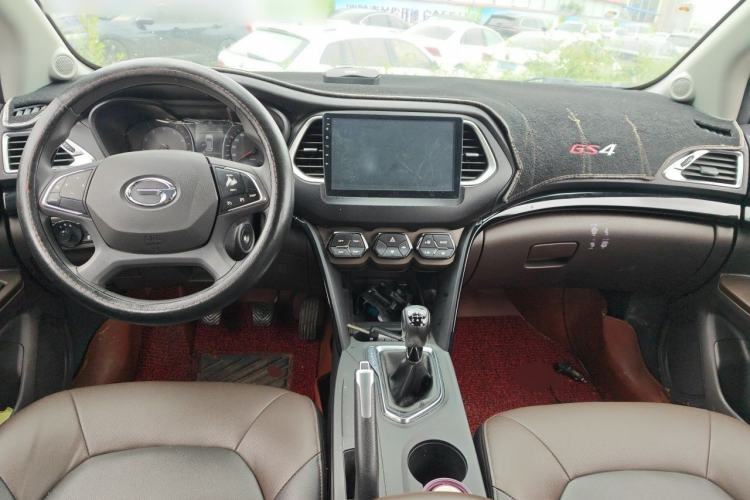 Used GAC Trumpchi GS4 2017 200T Manual Two-Wheel Drive Elite Edition Center Console