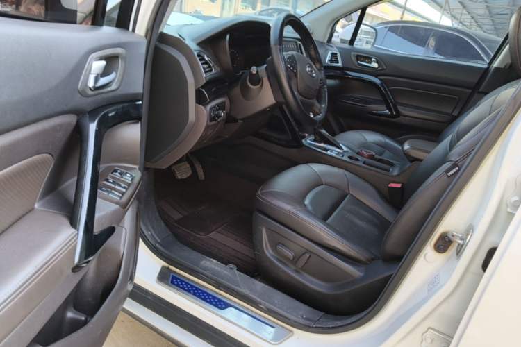 Used GAC Trumpchi GS4 2017 235T Automatic Two-Wheel Drive Luxury Smart Connectivity Version Driver Seat