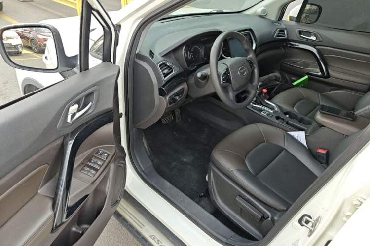 Used GAC Trumpchi GS4 2017 235T Automatic Two-Wheel Drive Elite Edition Driver Seat