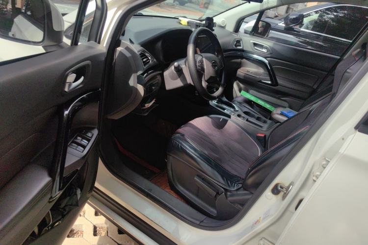 Used GAC Trumpchi GS4 2017 235T Automatic Two-Wheel Drive Elite Edition Driver Seat