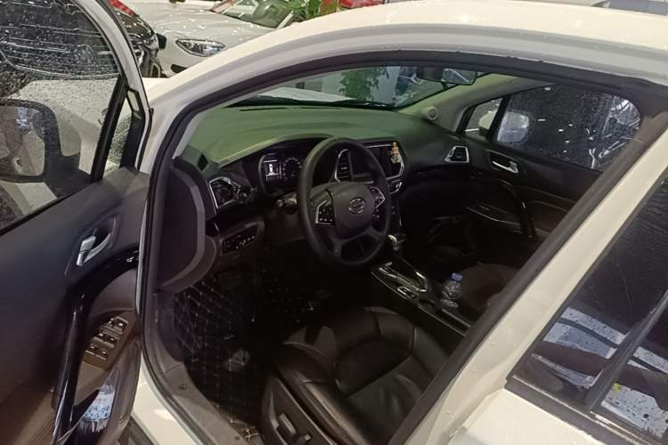 Used GAC Trumpchi GS4 2017 235T Automatic Two-Wheel Drive Luxury Smart Connectivity Version Driver Seat