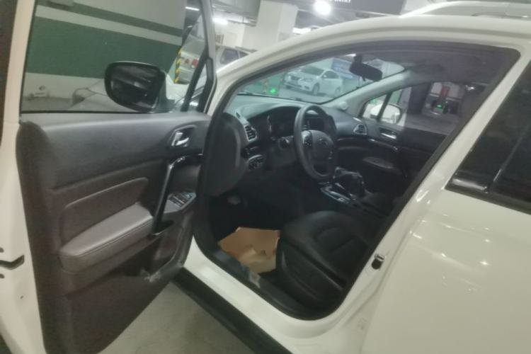 Used GAC Trumpchi GS4 2017 235T Automatic Two-Wheel Drive Luxury Smart Connectivity Version Driver Seat