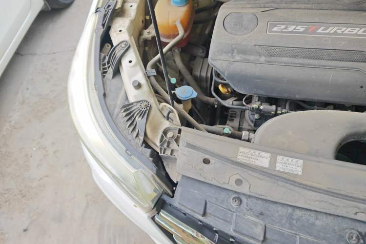 Used GAC Trumpchi GS4 2017 235T Automatic Two-Wheel Drive Luxury Smart Connectivity Version Engine Bay Right