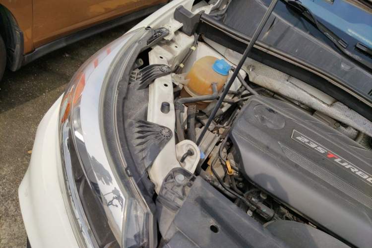 Used GAC Trumpchi GS4 2017 235T Automatic Two-Wheel Drive Luxury Smart Connectivity Version Engine Bay Right
