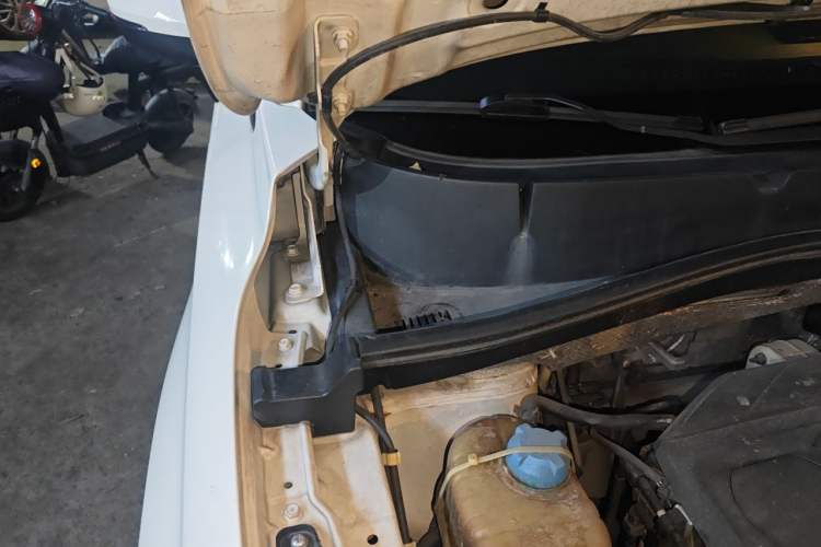 Used GAC Trumpchi GS4 2017 235T Automatic Two-Wheel Drive Luxury Smart Connectivity Version Engine Bay Right