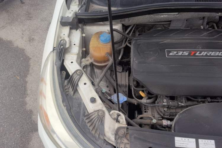 Used GAC Trumpchi GS4 2017 235T Manual Two-Wheel Drive Luxury Edition Engine Bay Right