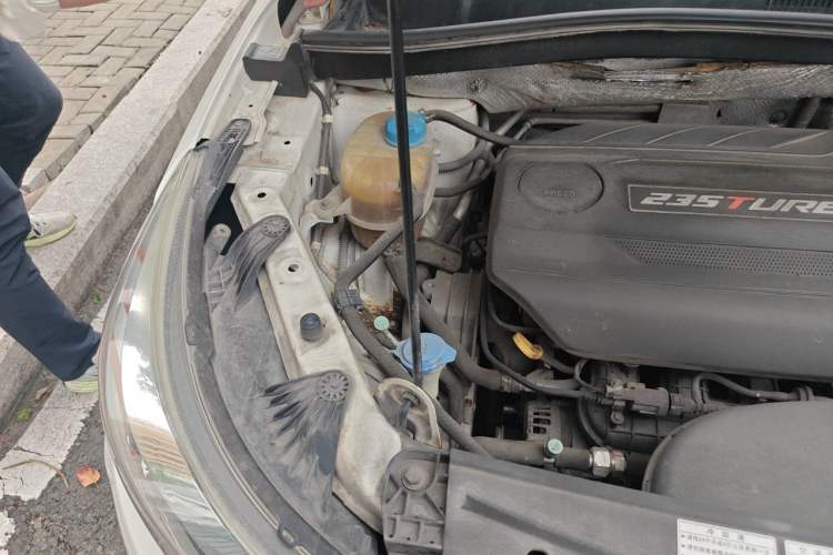 Used GAC Trumpchi GS4 2017 235T Automatic Two-Wheel Drive Luxury Smart Connectivity Version Engine Bay Right