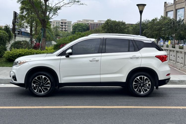Used GAC Trumpchi GS4 2017 200T G-DCT Two-Wheel Drive Elite Edition Exterior 3