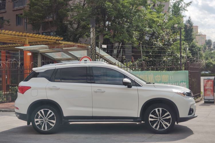 Used GAC Trumpchi GS4 2017 235T Automatic Two-Wheel Drive Luxury Smart Connectivity Version Exterior 3