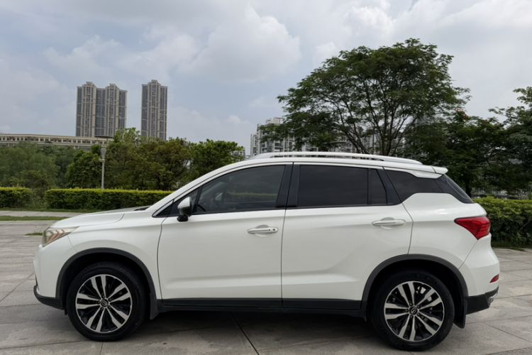 Used GAC Trumpchi GS4 2017 235T Automatic Two-Wheel Drive Luxury Smart Connectivity Version Exterior 5