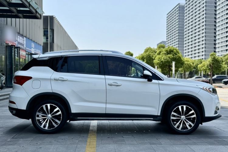Used GAC Trumpchi GS4 2017 235T Automatic Two-Wheel Drive Luxury Smart Connectivity Version Exterior 6