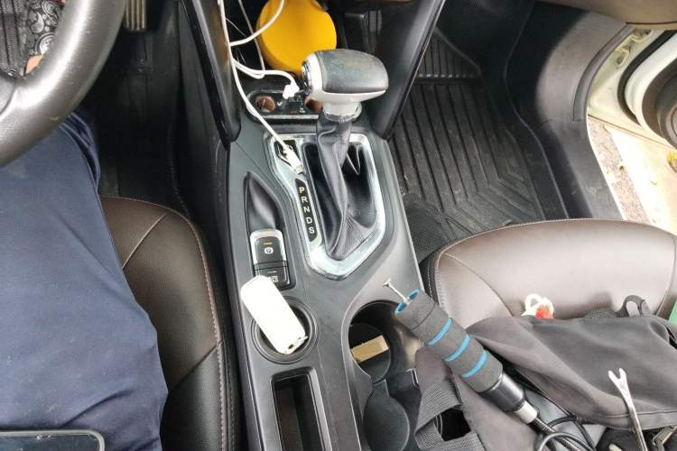 Used GAC Trumpchi GS4 2017 235T Automatic Two-Wheel Drive Luxury Smart Connectivity Version Gear Lever