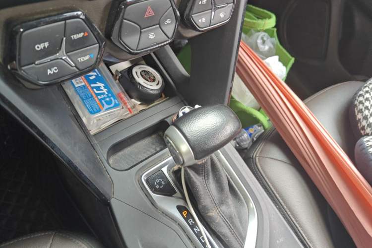 Used GAC Trumpchi GS4 2017 200T G-DCT Two-Wheel Drive Elite Edition Gear Lever