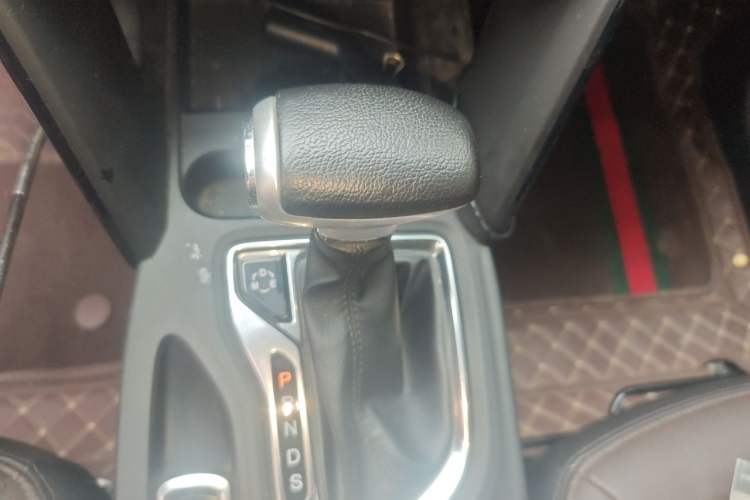 Used GAC Trumpchi GS4 2017 235T Automatic Two-Wheel Drive Elite Edition Gear Lever