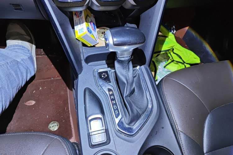 Used GAC Trumpchi GS4 2017 235T Automatic Two-Wheel Drive Elite Edition Gear Lever