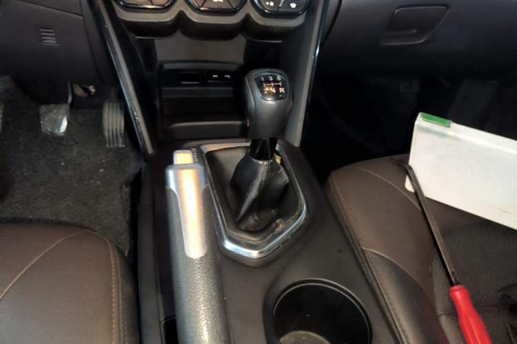 Used GAC Trumpchi GS4 2017 235T Manual Two-Wheel Drive Luxury Edition Gear Lever