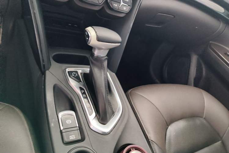 Used GAC Trumpchi GS4 2017 235T Automatic Two-Wheel Drive Luxury Smart Connectivity Version Gear Lever