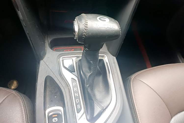 Used GAC Trumpchi GS4 2017 235T Automatic Two-Wheel Drive Luxury Smart Connectivity Version Gear Lever