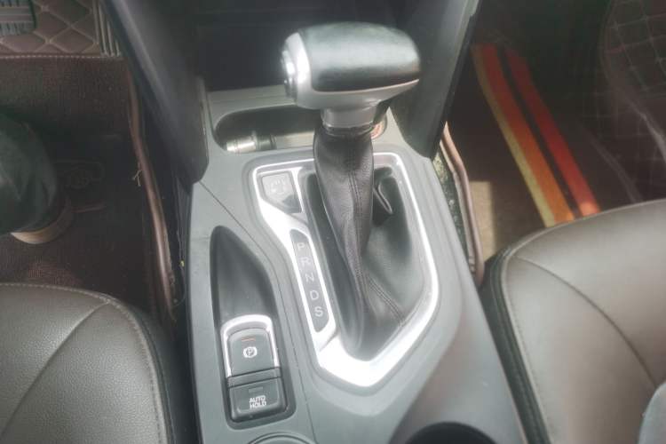 Used GAC Trumpchi GS4 2017 235T Automatic Two-Wheel Drive Luxury Smart Connectivity Version Gear Lever
