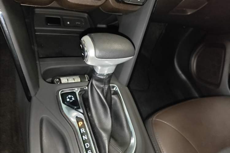 Used GAC Trumpchi GS4 2017 235T Automatic Two-Wheel Drive Luxury Smart Connectivity Version Gear Lever