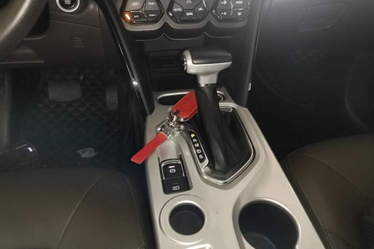 Used GAC Trumpchi GS4 2017 235T Automatic Two-Wheel Drive Luxury Smart Connectivity Version Gear Lever