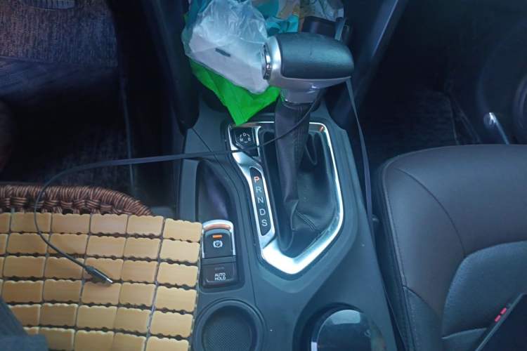 Used GAC Trumpchi GS4 2017 235T Automatic Two-Wheel Drive Luxury Smart Connectivity Version Gear Lever