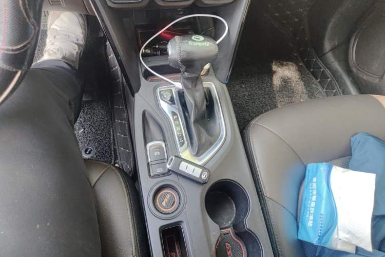 Used GAC Trumpchi GS4 2017 235T Automatic Two-Wheel Drive Luxury Smart Connectivity Version Gear Lever