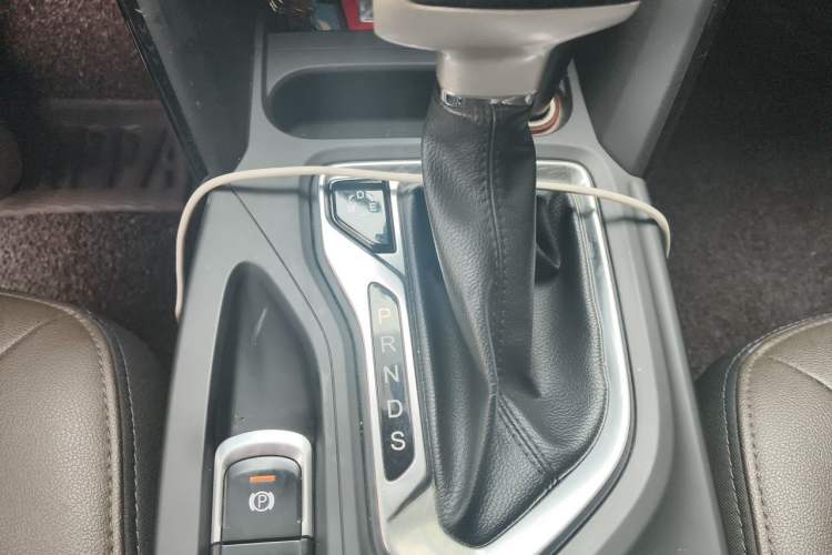 Used GAC Trumpchi GS4 2017 235T Automatic Two-Wheel Drive Elite Edition Gear Lever