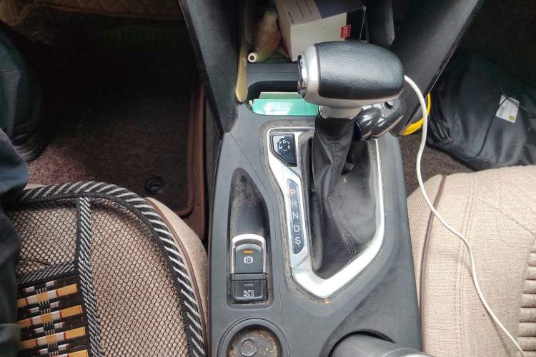 Used GAC Trumpchi GS4 2017 235T Automatic Two-Wheel Drive Luxury Smart Connectivity Version Gear Lever
