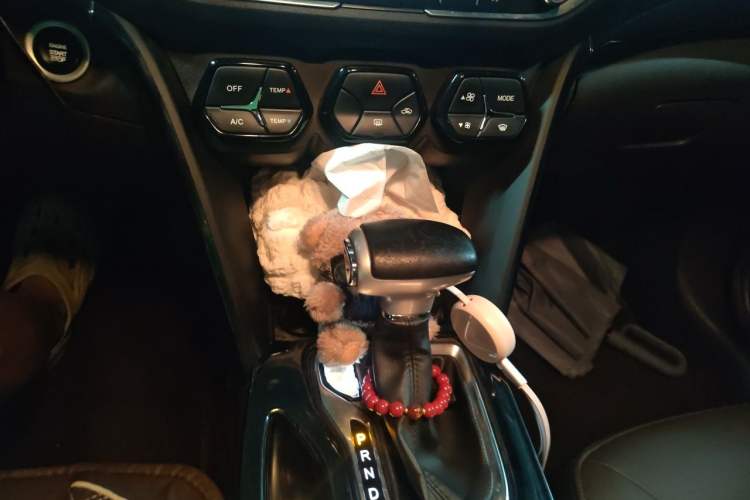 Used GAC Trumpchi GS4 2017 235T Automatic Two-Wheel Drive Elite Edition Gear Lever